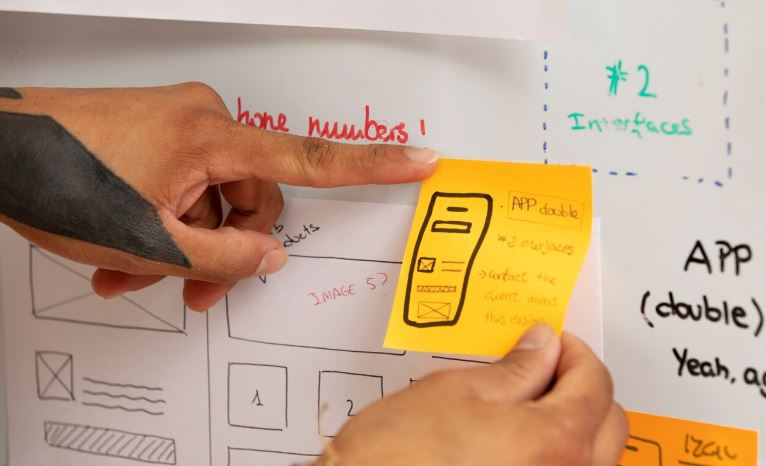 The Role of UIUX in Mobile vs. Web Design